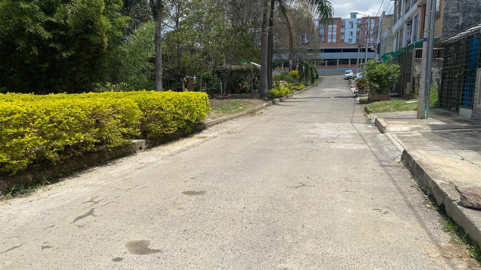 Depresión topográfica e inundación en Calle 24a Bis con Carrera 85